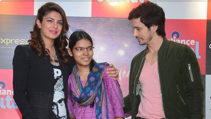 Mary Kom Movie Promotion @ Reliance Digital | Priyanka Chopra & Darshan Kumar !
