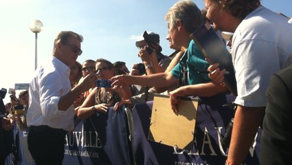 Pierce Brosnan inaugure sa cabine de plage