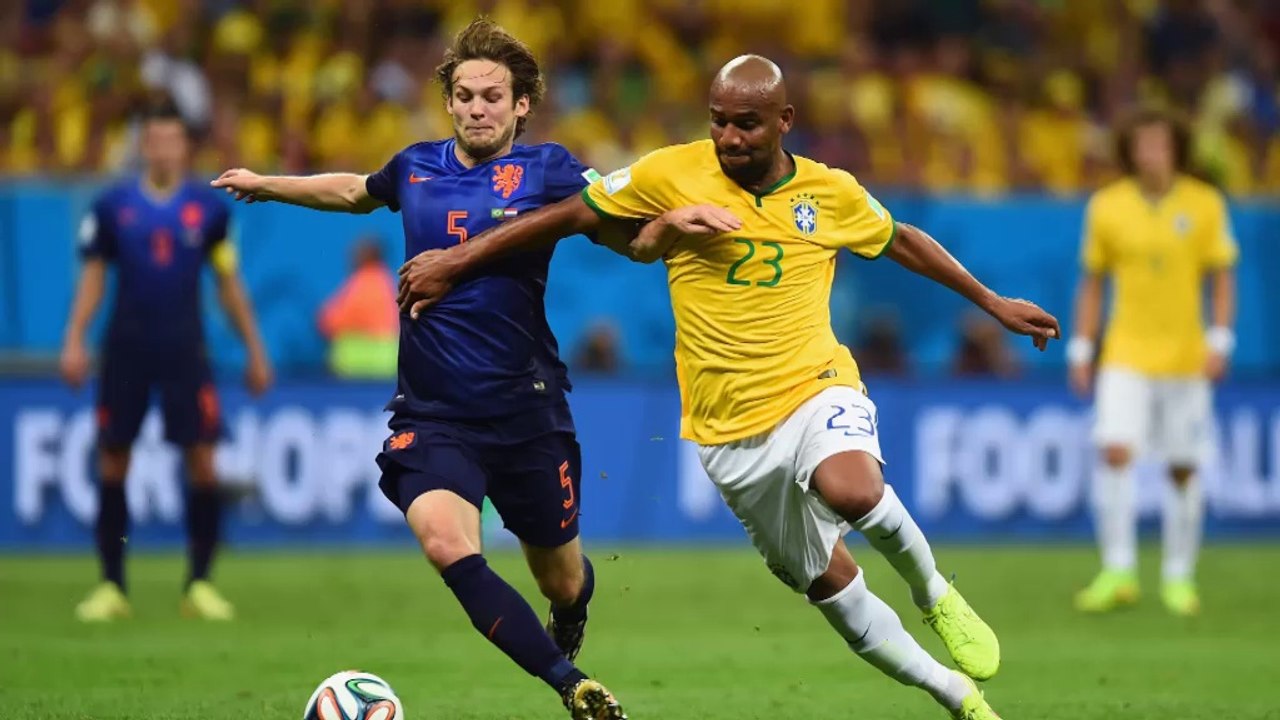 Pull of Van Gaal link-up too strong - Blind