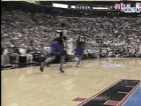 Allen Iverson dunks on Vince Carter.3gp