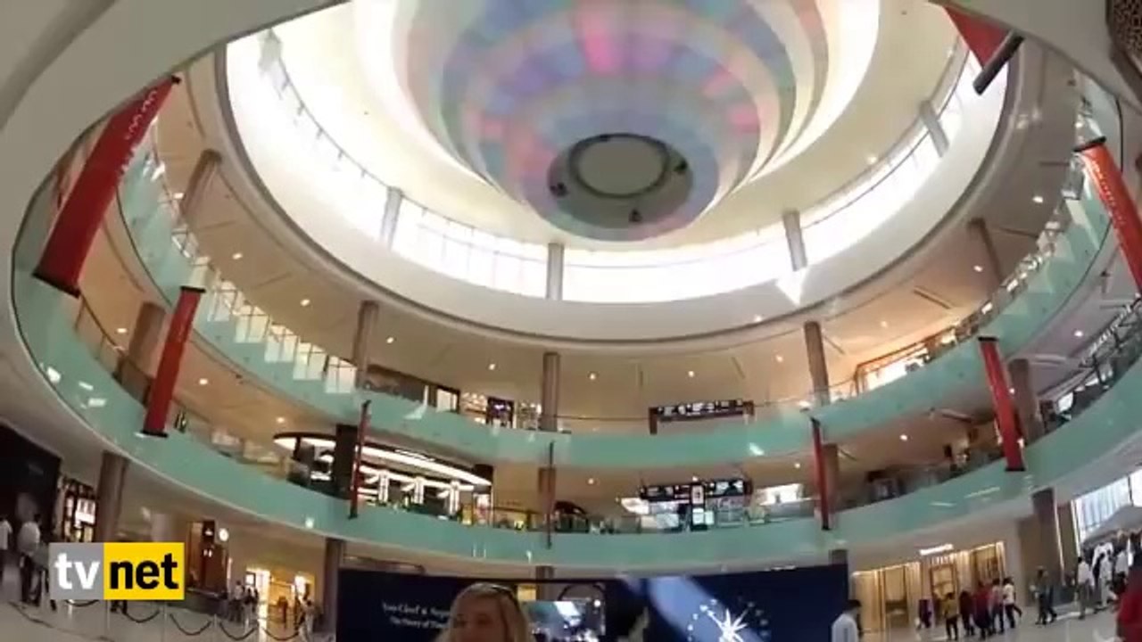 American girl and a strange reaction when you heard the ears in Burj Khalifa!