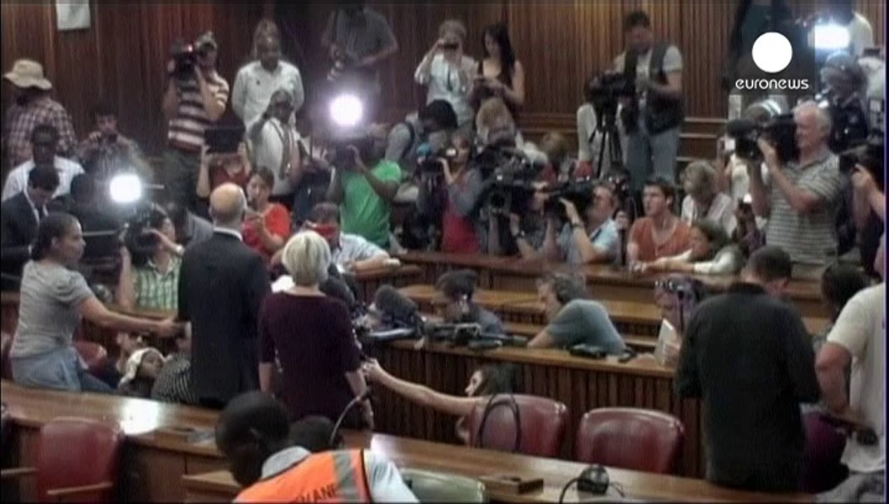 Oscar Pistorius aguarda em liberdade sob caução a leitura da pena
