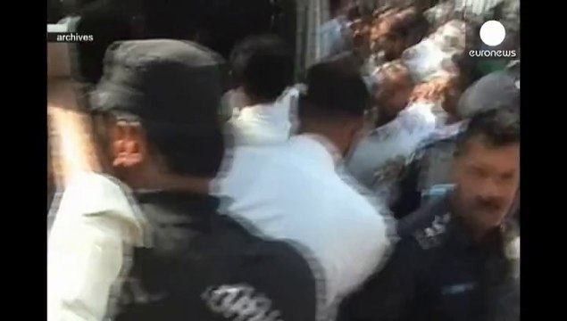 2 Anos depois, Paquistão prende 10 suspeitos do atentado contra Malala