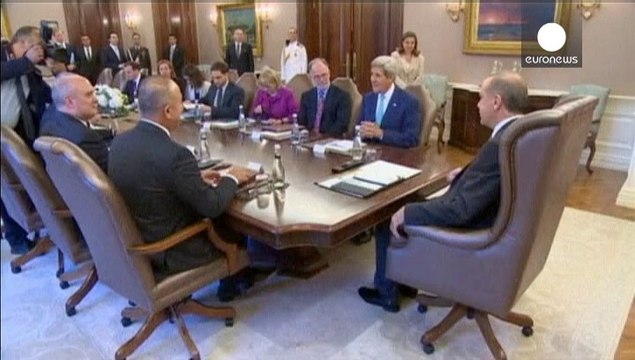 Hollande in Iraq e Kerry in Turchia. La diplomazia accelera contro l'ISIL