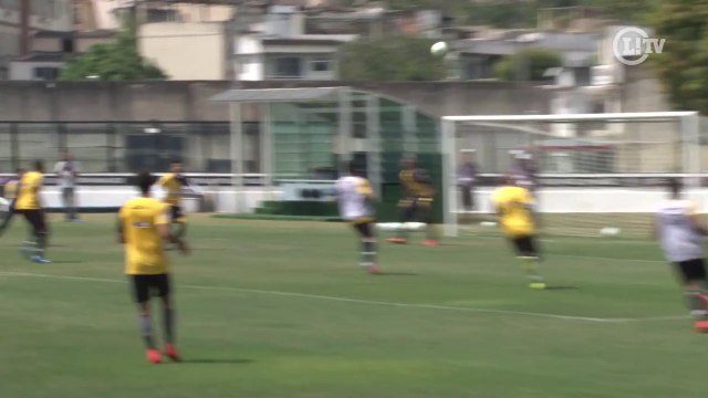 Com defesas elásticas, Jordi brilha muito em treino do Vasco