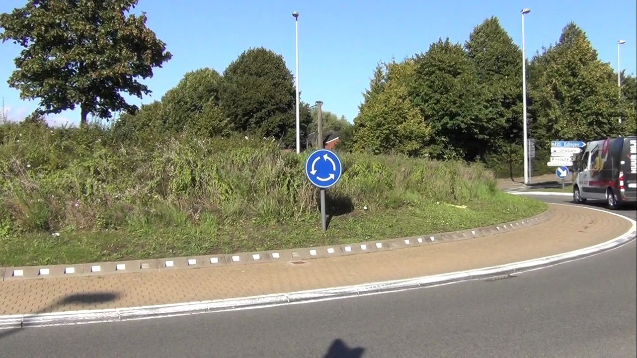 Het verkeersbord - the traffic sing - das Verkehrsschild - le  panneau de signalisation