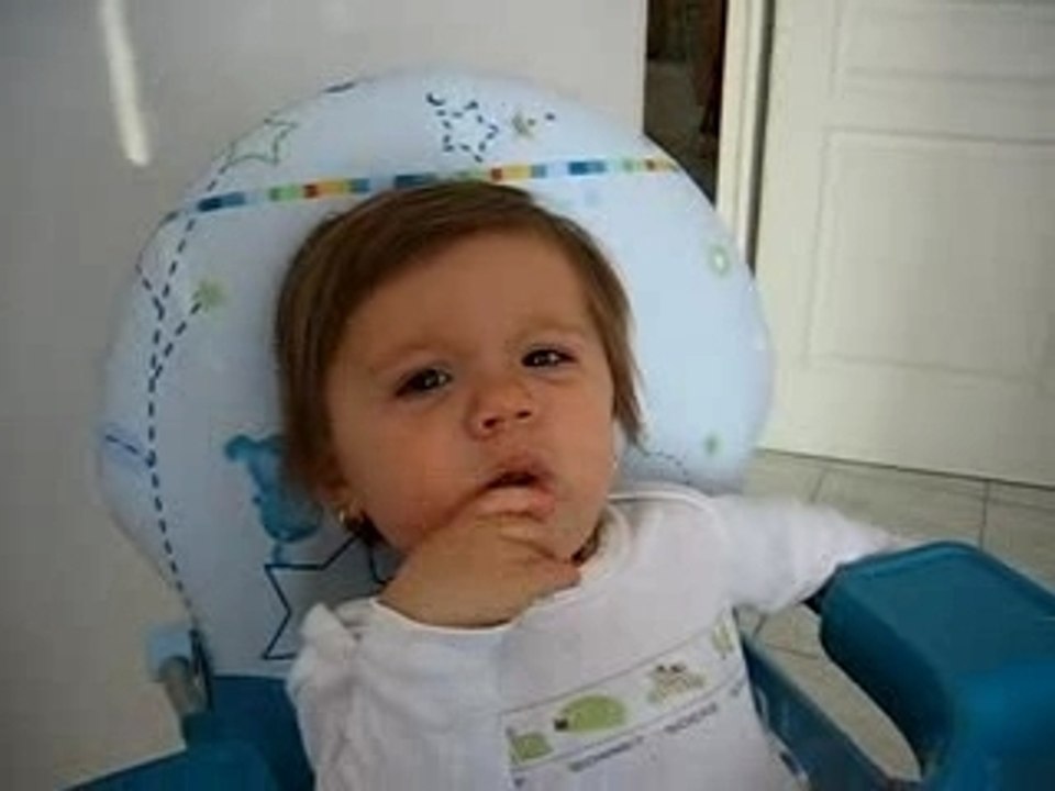 Léïa fait l'indien 002