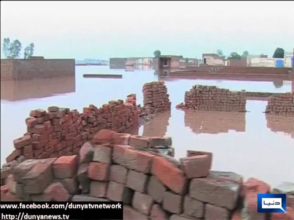 Dunya News-Trail of destruction as flood water enters Multan villages