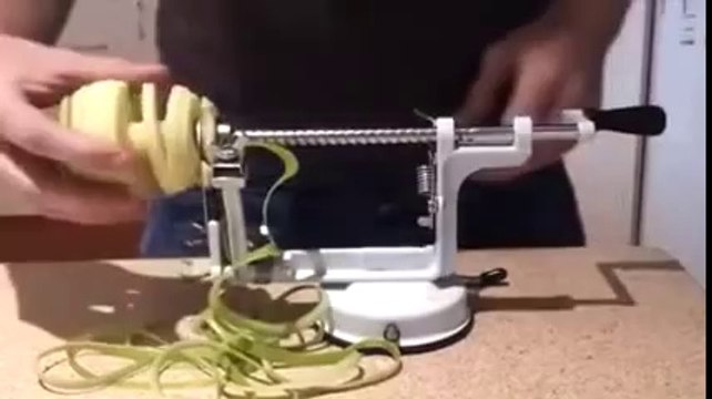 Çok Değişik Elma Soyma Yöntemi