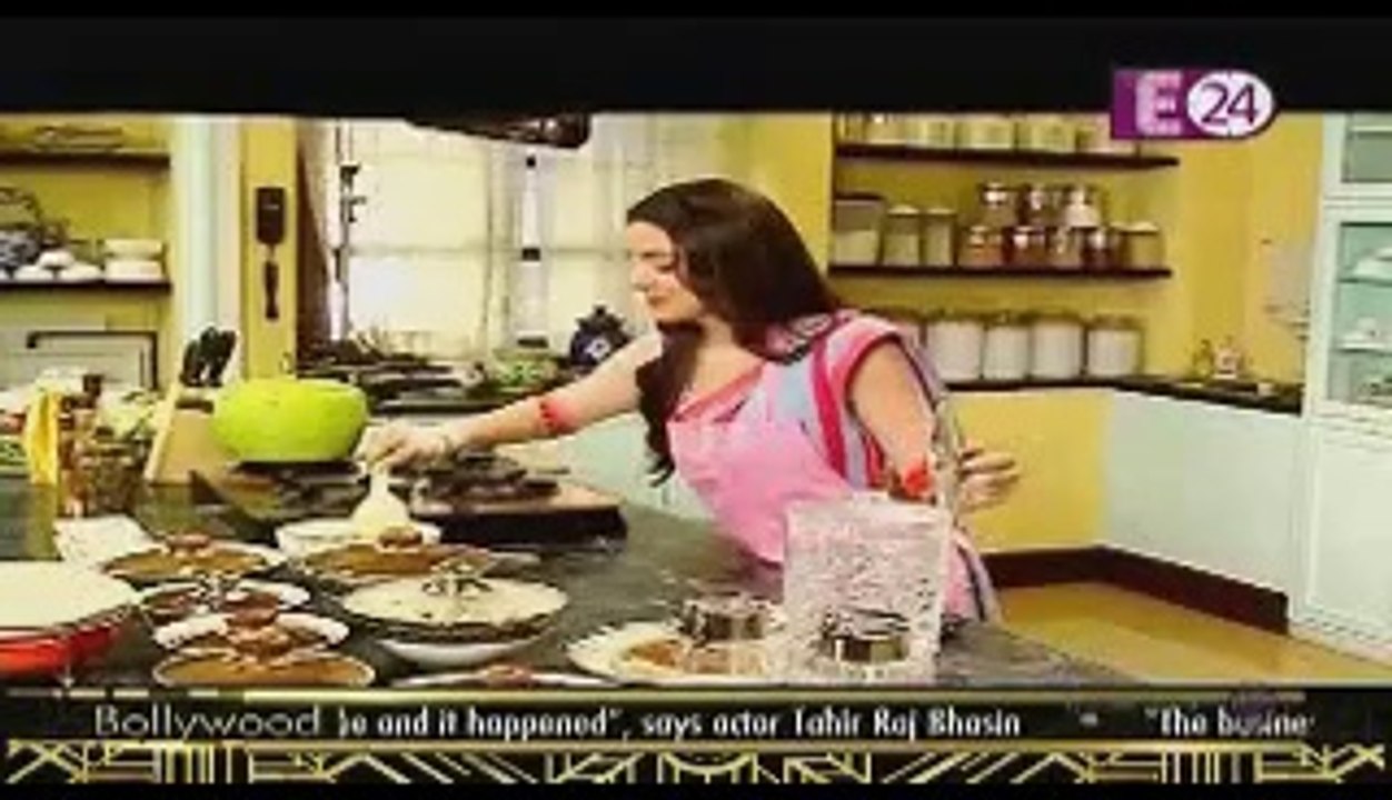 Tumhari Paakhi 13th September 2014 Kitchen Mai Huwa Romance