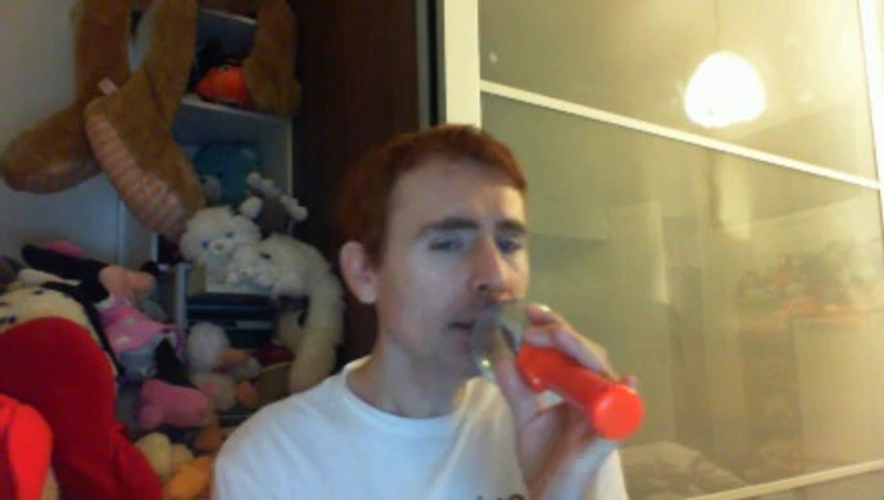 Wiwi égratigne "moi je fais la vaisselle" de Chanson Plus Bifluorée