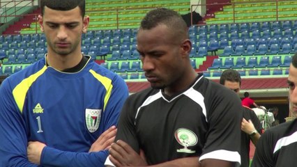 لاعبو كرة قدم فلسطينيون مصممون على الترفع عن الحرب في بلدهم