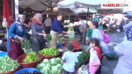 Pazarcılık Yaparak Üniversite Masraflarını Çıkarıyor