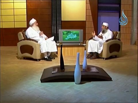 الشيخ ابو اسحاق الحوينى شبهة أن الأدب مقدم على الطاعة ... والإستشهاد بقصة أبو بكر الصديق حين صلى النبي خلفه