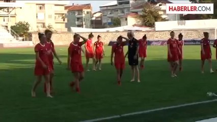 Descargar video: Futbol: Kızlar 19 Yaş Altı Avrupa Şampiyonası Elemeleri -