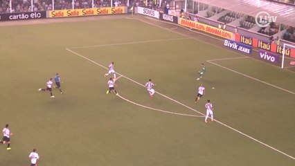 Que pintura! Robinho recebe livre e faz golaço na Vila