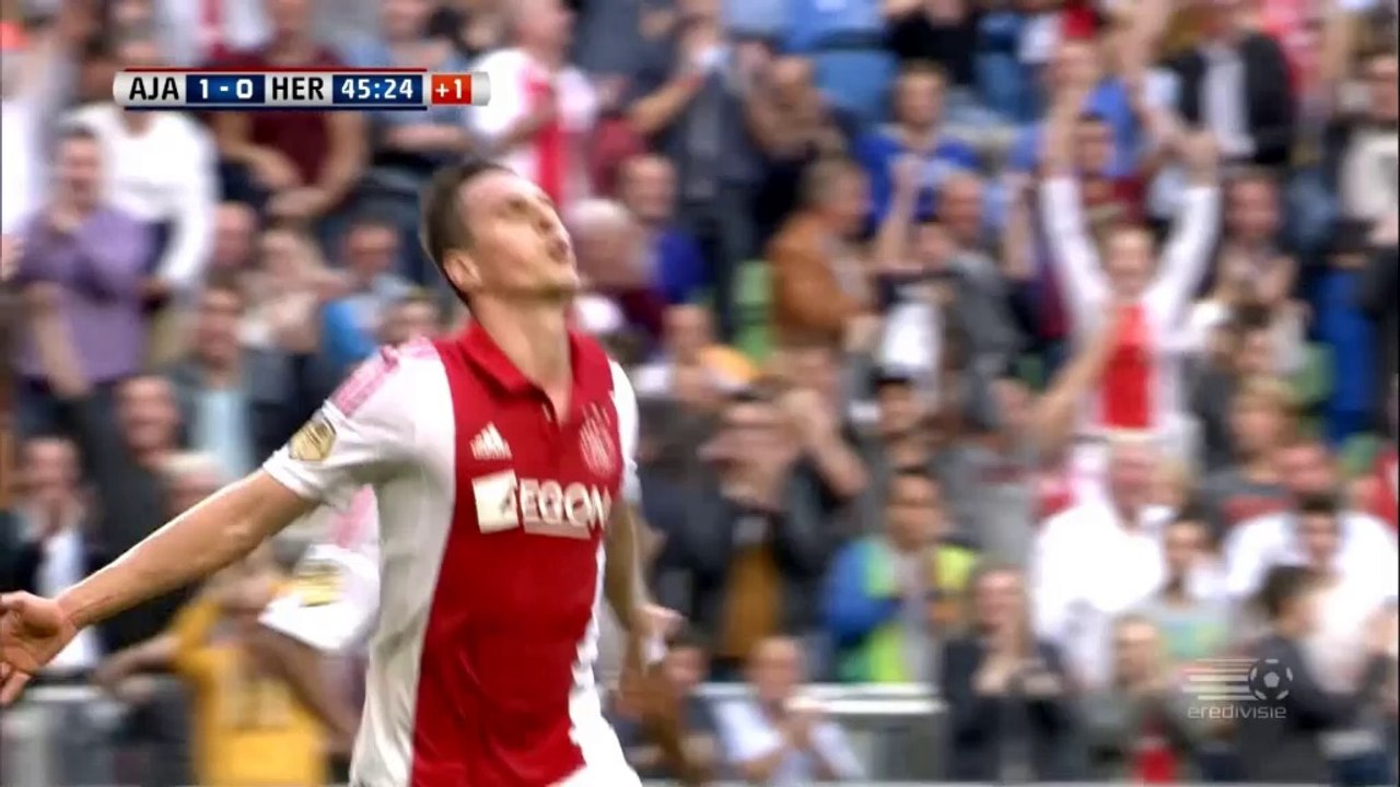 VIRAL: Football: Ex-Augsburger Milik mit Blitz-Premieren-Tor