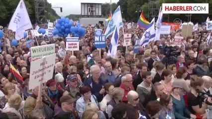 Antisemitizm karşıtı gösteri -