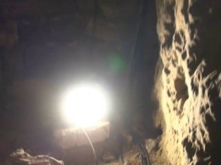 découverte d'un réseau souterrain derrière un mur de ma maison! en live!!