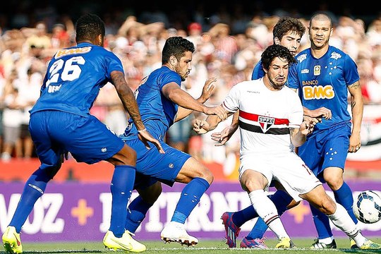 São Paulo bate Cruzeiro em 'decisão' no Morumbi