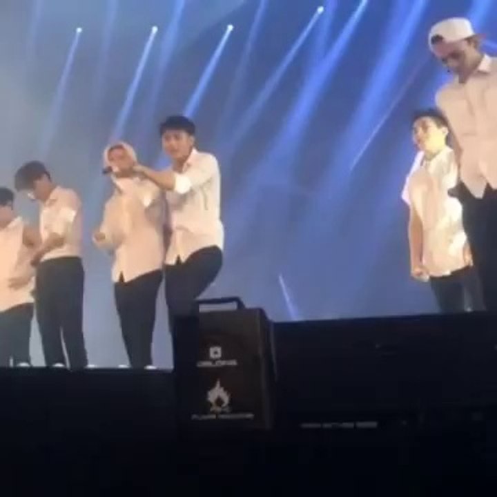 [Fancam] 140914 EXO Tao,Xiumin Funny momments @ The Lost Planet In Bangkok