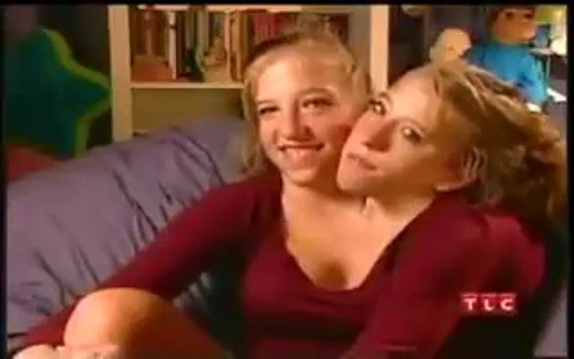 Two twin sisters....دو  جڑواں بہنیں