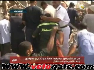 إستمرار رفع بقايا مصنع العبور لإنقاذ 4 عمال تحت الأنقاض