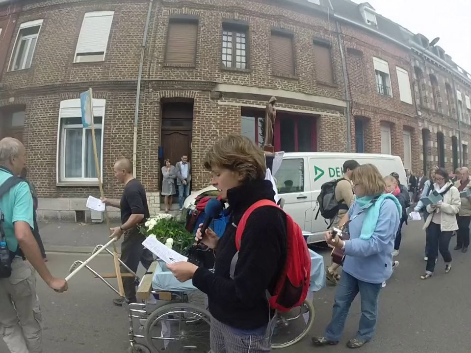 Notre père dans les rue de valenciennes dans le  tour  du St cordon