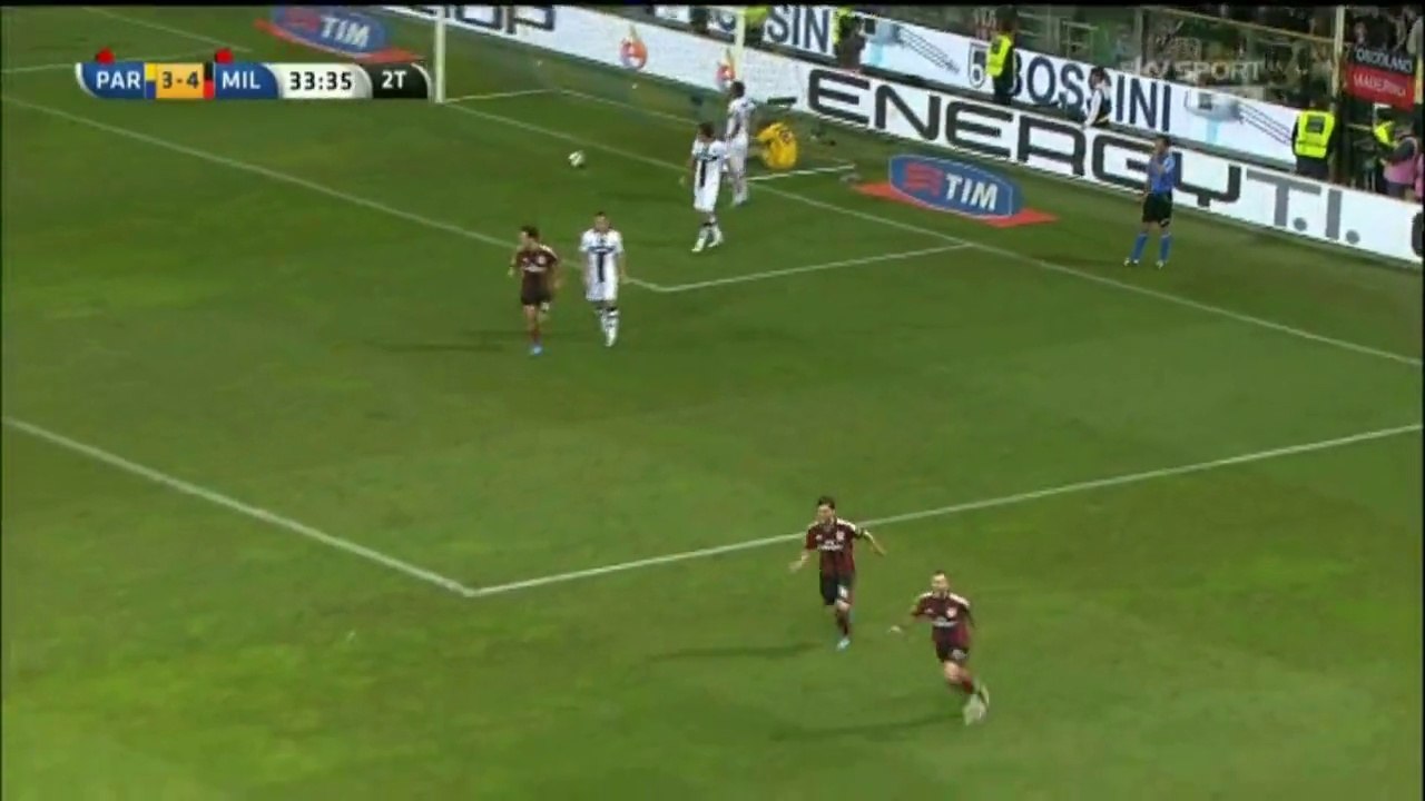 Menez's stunning backheel goal against Parma, Matchday 2, 2014-15
