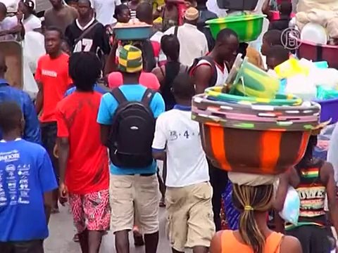 ВОЗ: в борьбе с Эболой люди пока проигрывают