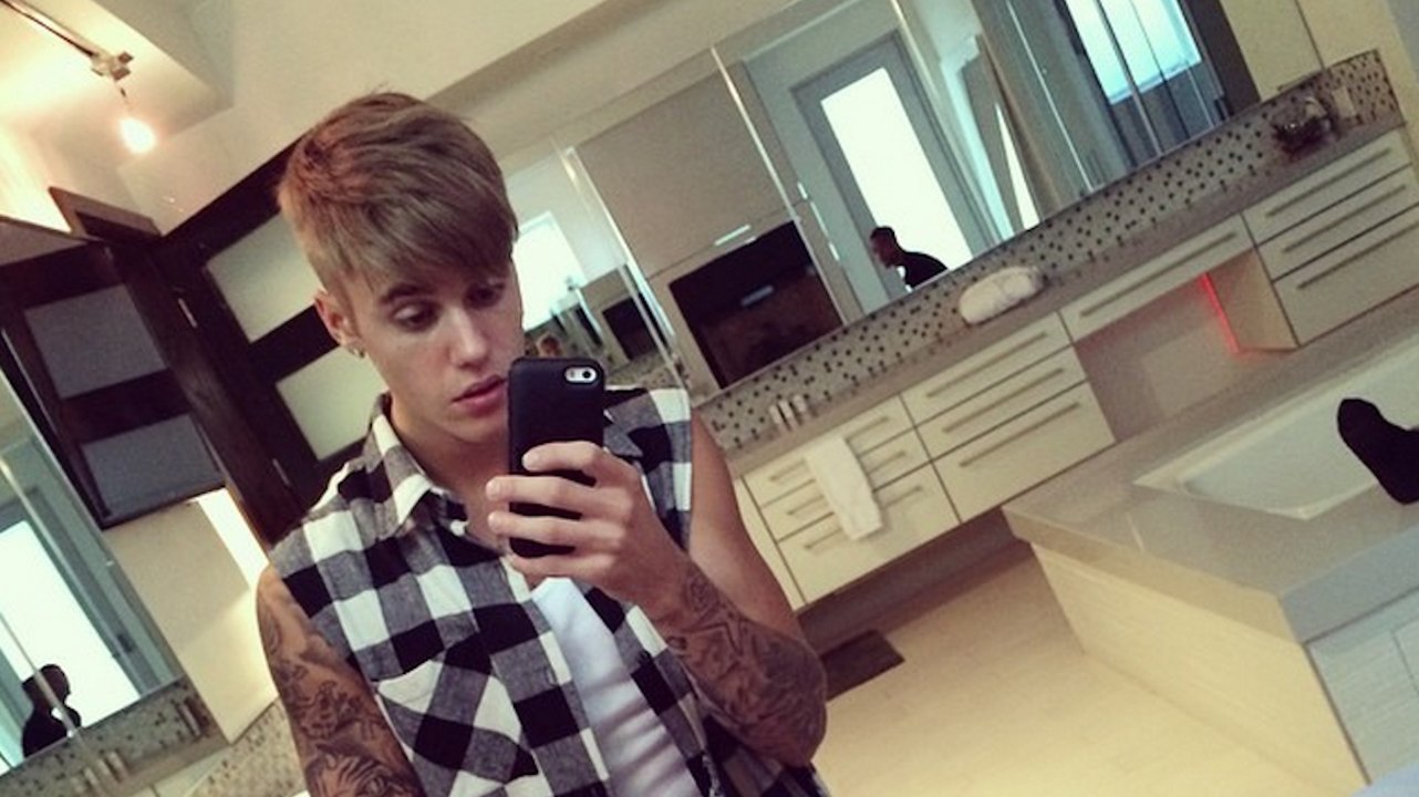 Justin Bieber's Mustache Loses Its Battle | The Flop Shop