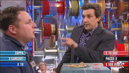 Flavio Insinna, Lucio Felice e la moglie nella gag di Affari Tuoi