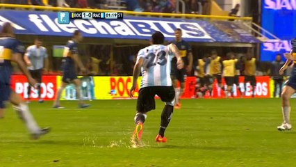 Argentina - Facundo se topa con el cesped mojado