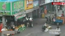 Çin'de motosikletli sapık kameralara yakalandı