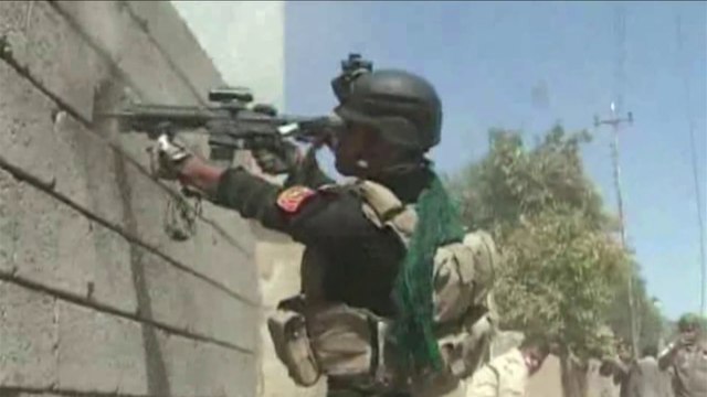 Dans un village du nord de l'Irak, l'armée irakienne progresse contre le Daech