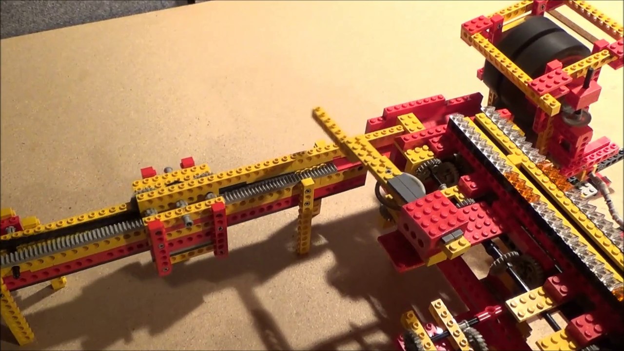 LEGO Dartmachine   more   üfchen  on You Tube