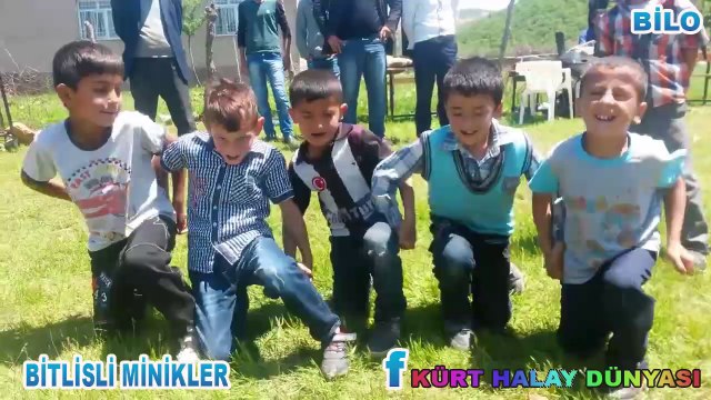 BİTLİSLİ MİNİKLER ÇOK GÜZEL HALAY ÇEKİYORLAR