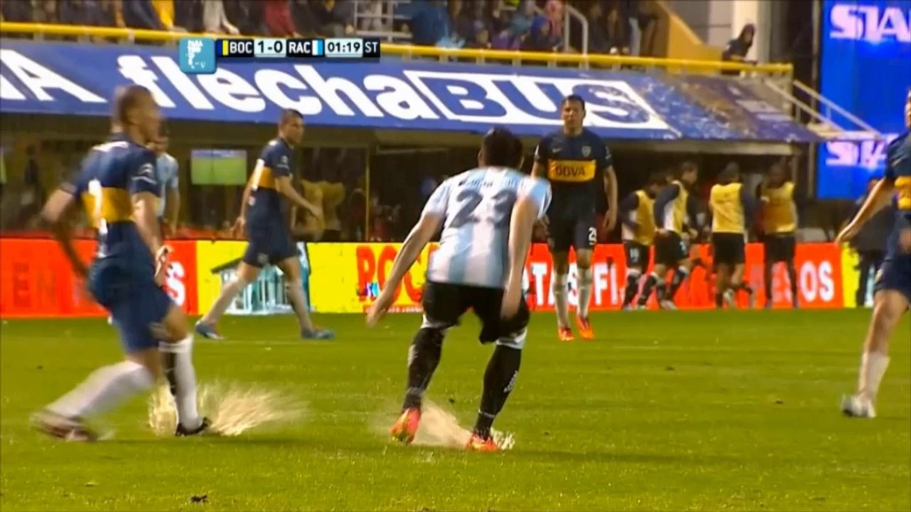 VIRAL: Football: Argentinien: Wasserball statt Torjubel im Derby