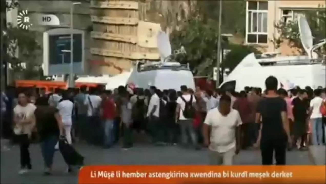 Dibistana Perwerdehîya KURDÎ li Amedê ji aliyê polêsên tirk=faşîst ve hat girtin. Lenet li dagirkerîya wan be.