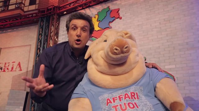 Flavio Insinna e Peppino ci spiegano come diventare concorrenti di Affari Tuoi