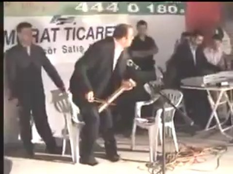 Düğünde Kemençe Çalarken Kendinden Geçen Adam..