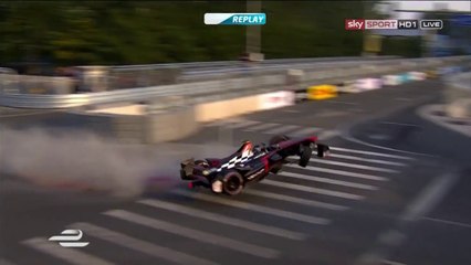 So violent Formula E Crash  in Beijing - 2014 - Nick Heidfeld