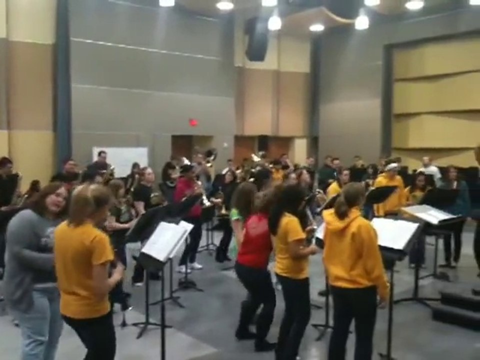 Un orchestre joue du Rage Against The Machine!