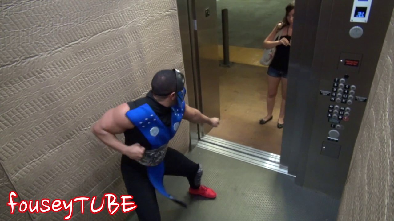 Ascenseur en mode MORTAL KOMBAT - Caméra cachée hilarante!