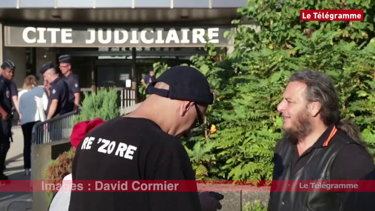 Rennes. Une trentaine de Bonnets rouges devant la cité judiciaire