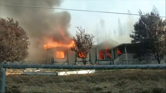 Des dizaines de maisons brûlées dans des incendies de forêt en Californie