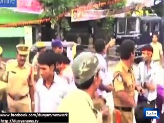 Dunya news-India: Rickshaw overturns spilling passengers in Mumbai