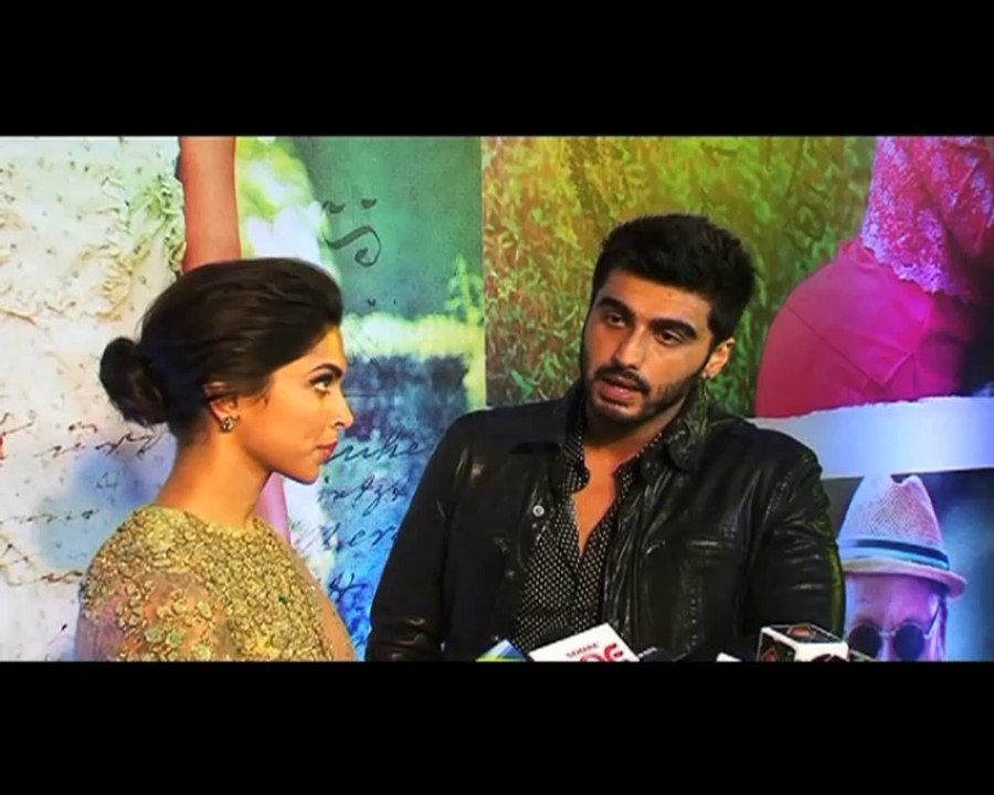 Deepika loses Cool on Cleavage Question