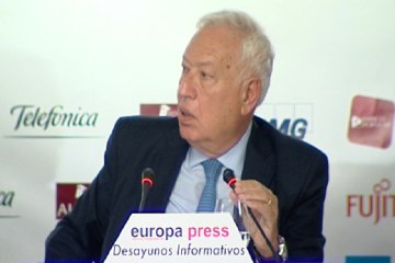 Télécharger la video: Margallo descarta a España en operaciones militares