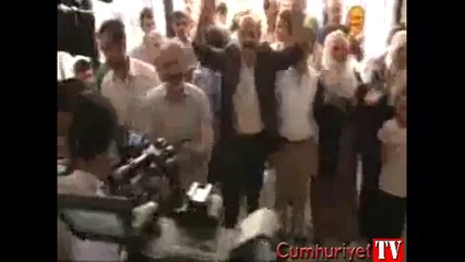 Kürtçe okulun mührünü söküp, okulu yeniden açtılar